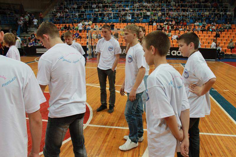 Зинедин Зидан и звезды российского футбола встретились с ребятами из спортивных школ и интернатных учреждений