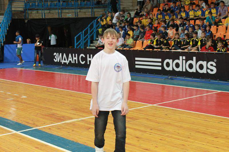 Зинедин Зидан и звезды российского футбола встретились с ребятами из спортивных школ и интернатных учреждений